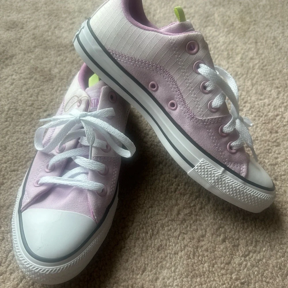 Chuck Taylor All Star Low Top Sneaker in Pink 8 New - Picture 2 of 9